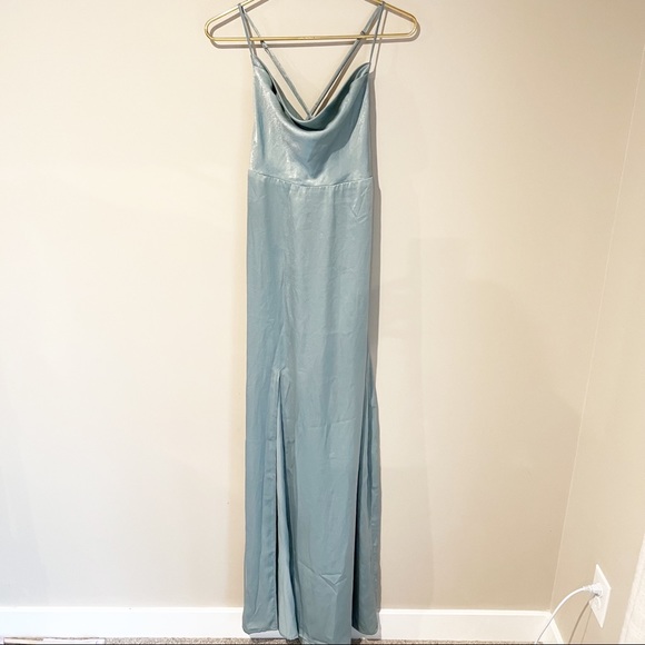 NWT show me your Mumu Forever Cowl Maxi dress Silver
Sage Sheen size XXL - Picture 9 of 16